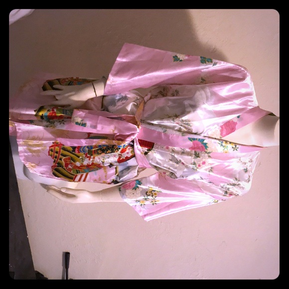 Golden Elephant  Robe 👘 - Picture 2 of 2